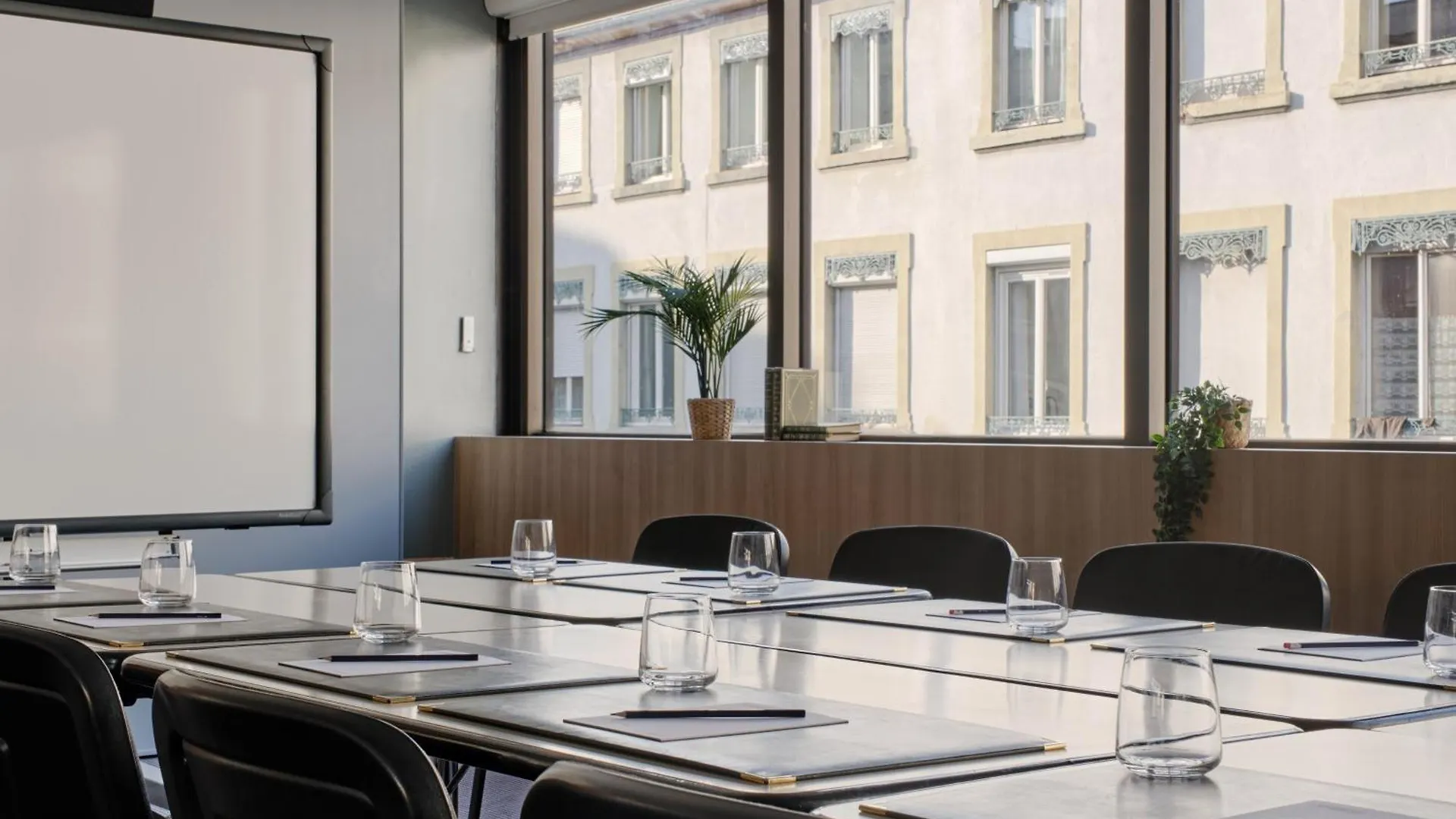 Hotel Chromatics & Restaurant Hill Club By Happyculture Λυών