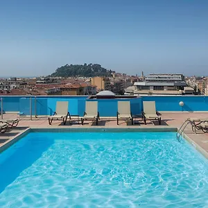 Nh 4*, Nice França