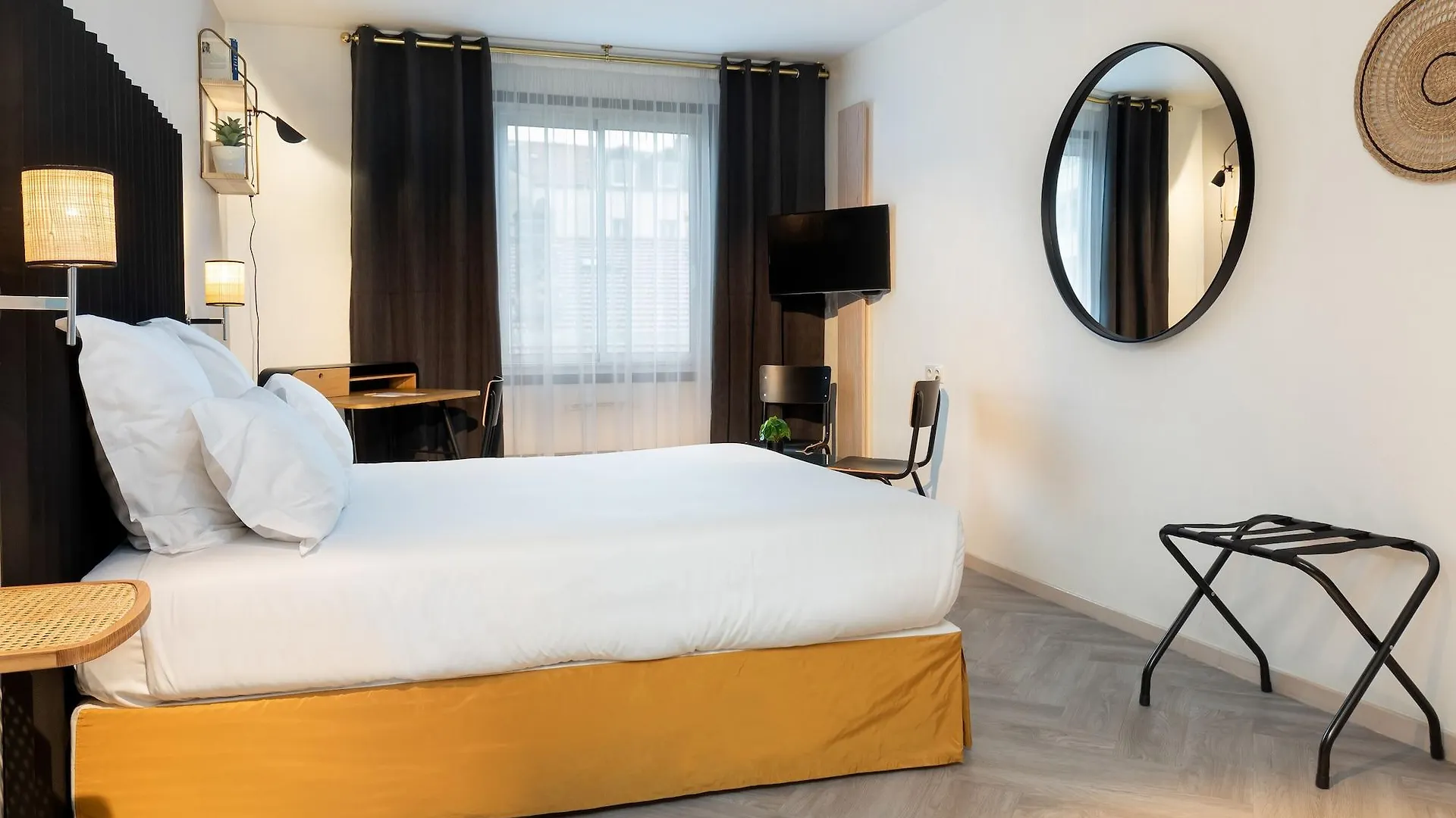 ***  Hotel Chromatics & Restaurant Hill Club By Happyculture Lyon Francie
